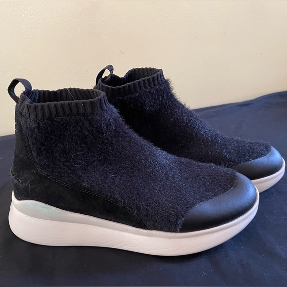 UGG Australia Women’s Griffith Black Wool Sneaker. Size 7.5  Good Condition - Picture 2 of 6